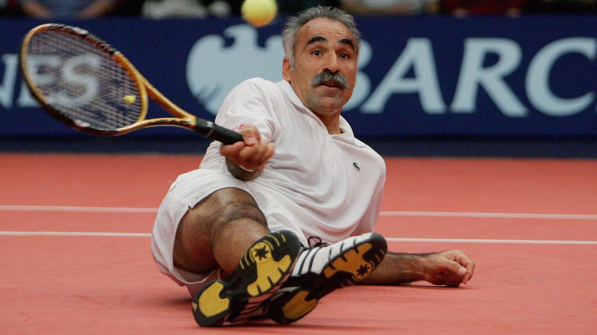 Íránští fanatici mu tenis zakazovali, po útěku se stal hvězdou